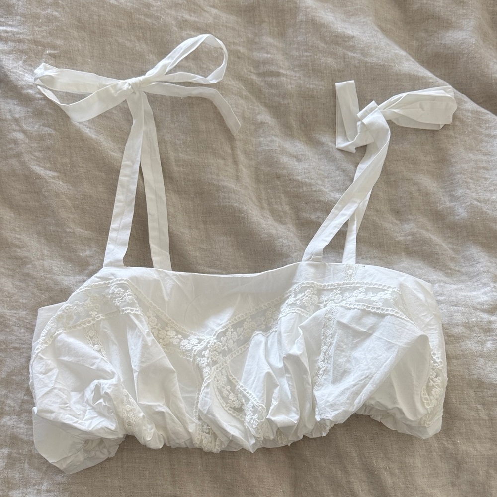 Chic White Lace Bow-Tie Crop Top